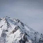 Ski, Au Pied Des Pistes *