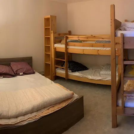 Ski, Au Pied Des Pistes *