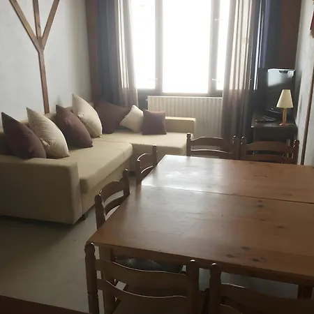 Ski, Au Pied Des Pistes