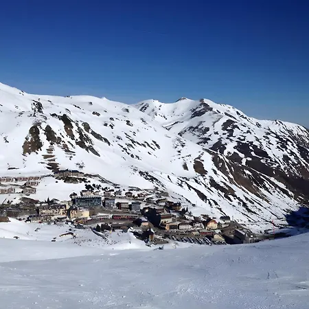 Ski, Au Pied Des Pistes La Mongie