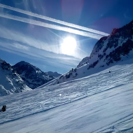 Ski, Au Pied Des Pistes *