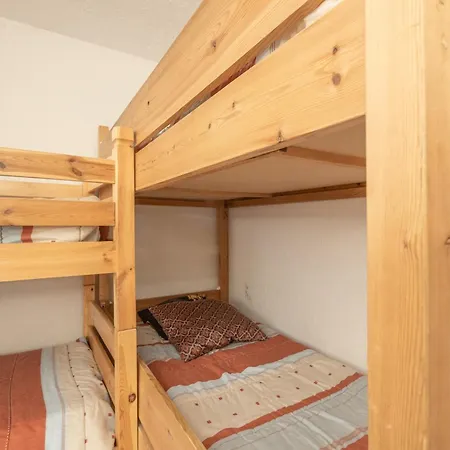 Ski, Au Pied Des Pistes