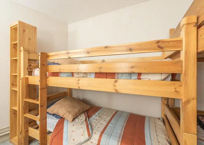 Ski, Au Pied Des Pistes La Mongie